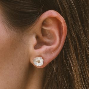 Boucle d'oreille fleur pâquerette en argent artisanal Eclat de pensées