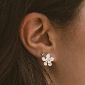 Boucle d'oreille fleur magnolia en argent artisanal Eclat de pensées