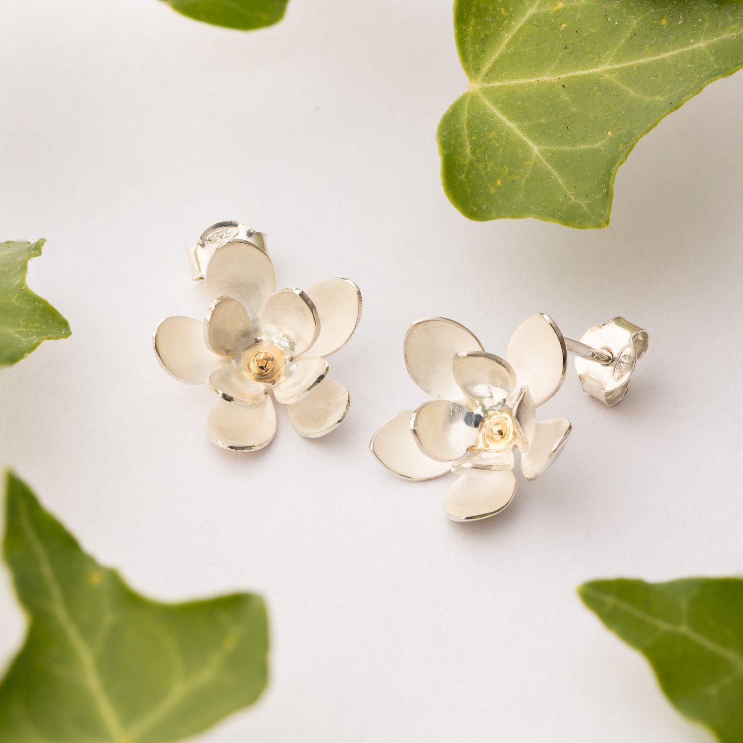 BOMAG925-studio Boucle d'oreille fleur magnolia en argent artisanal Eclat de pensées