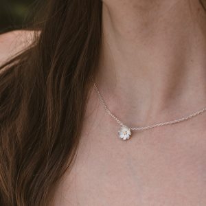 Pendentif fleur pâquerette en argent artisanal Eclat de pensées