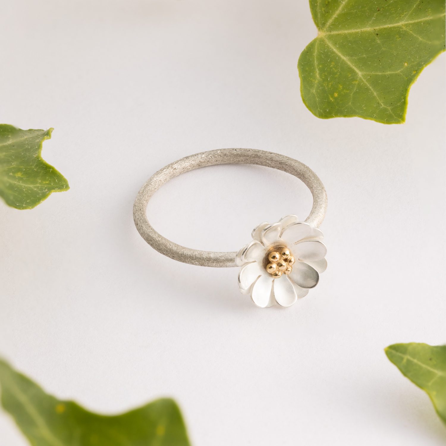 BAGPAQ925-studio Bague fleur pâquerette artisanale en argent Eclat de pensées