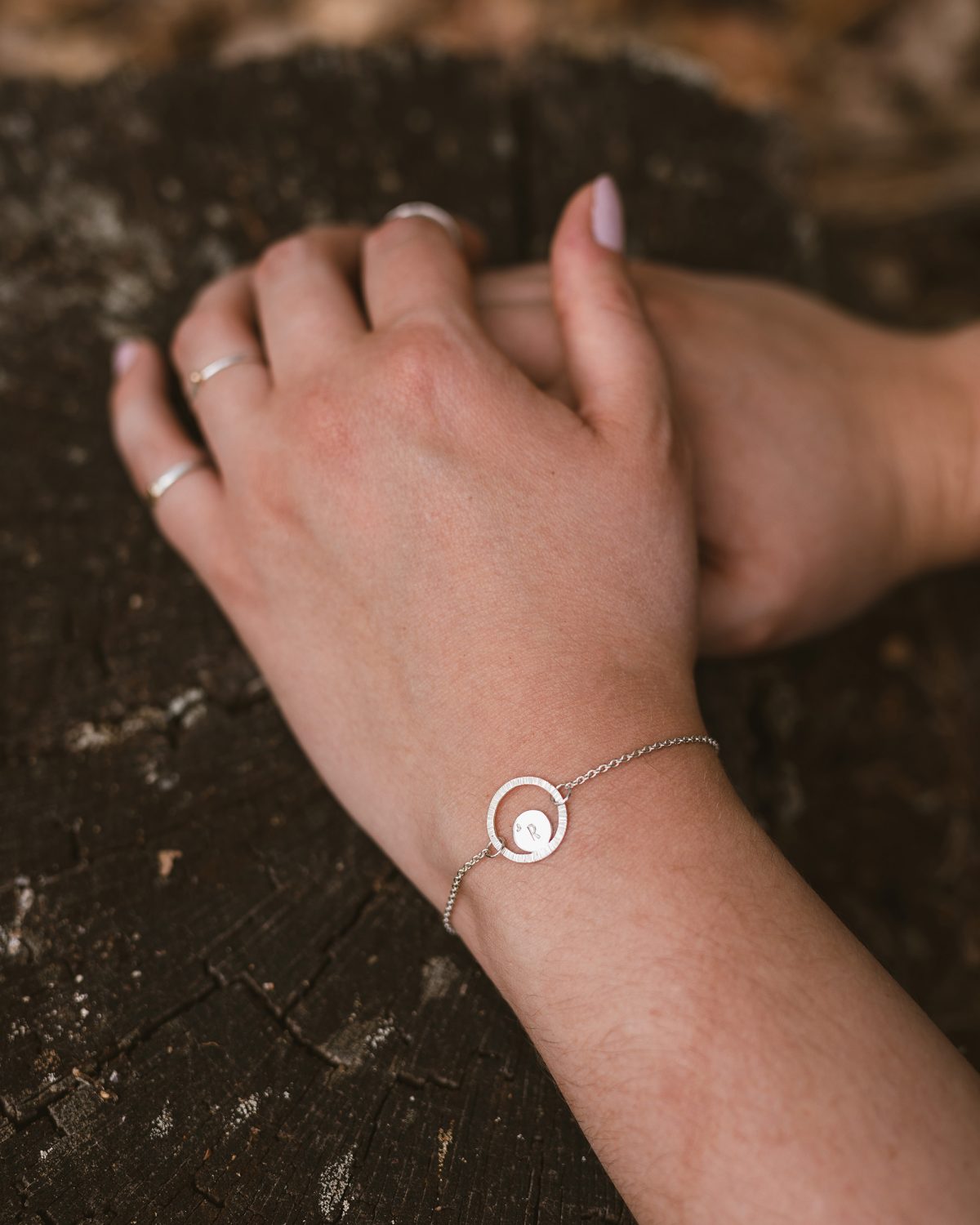 BRATEN925-porté Bracelet initiale artisanal en argent Eclat de pensées