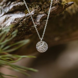 Pendentif initiale artisanal en argent Eclat de pensées